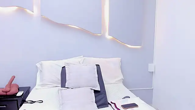 EmilyDiaaz online show from 04.15.26