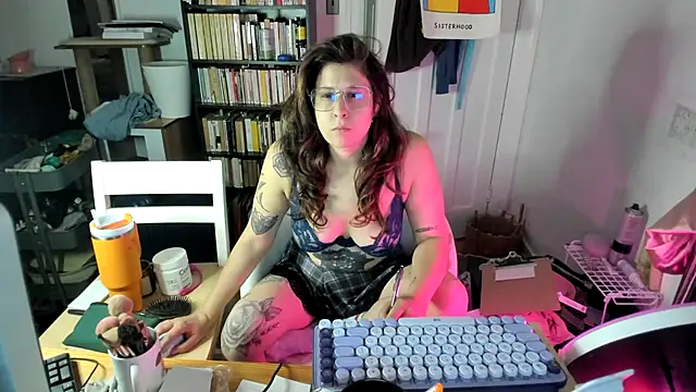 Rosiee69  online show from 10.28.25