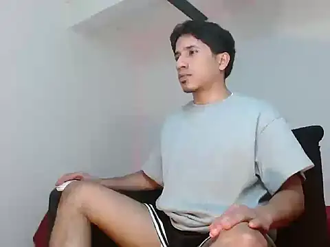 Snapshot of AngelHil chatting on 11.16.25 AngelHil online show from 11.16.25