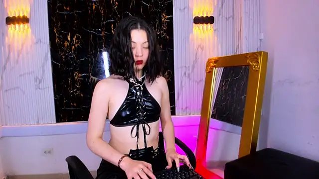 Snapshot of Guxplo_ chatting on 03.20.25 Guxplo  online show from 03.20.25