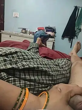 Snapshot of indian_couple4 chatting on 03.03.25 indian couple4 online show from 03.03.25