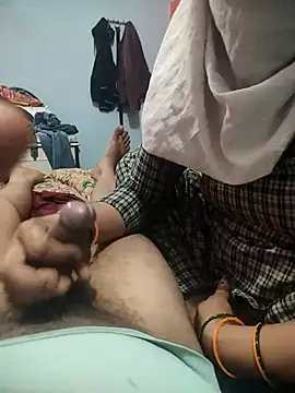 Snapshot of indian_couple4 chatting on 03.15.25 indian couple4 online show from 03.15.25