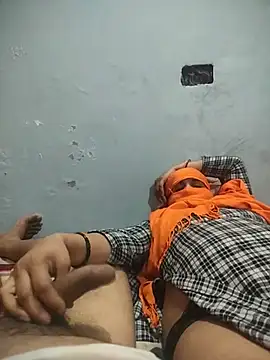 Snapshot of indian_couple4 chatting on 03.18.25 indian couple4 online show from 03.18.25