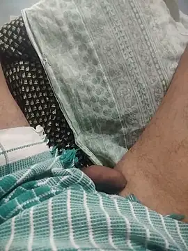 Snapshot of indian_couple4 chatting on 10.27.25 indian couple4 online show from 10.27.25