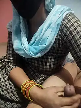 Snapshot of indian_couple4 chatting on 11.05.25 indian couple4 online show from 11.05.25