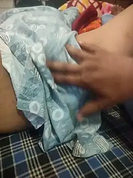 Snapshot of indian_couple4 chatting on 11.08.25 indian couple4 online show from 11.08.25