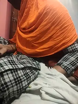 Snapshot of indian_couple4 chatting on 11.14.25 indian couple4 online show from 11.14.25