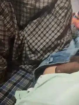 Snapshot of indian_couple4 chatting on 11.25.25 indian couple4 online show from 11.25.25