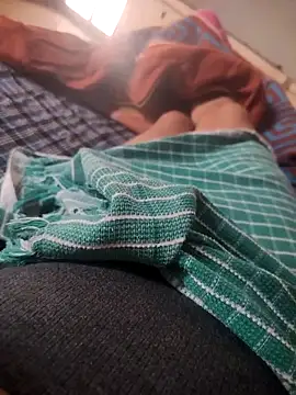 Snapshot of indian_couple4 chatting on 11.27.25 indian couple4 online show from 11.27.25