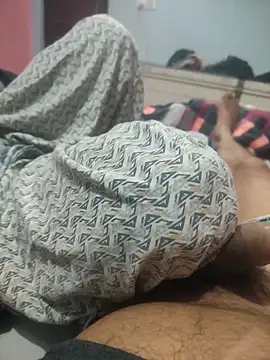 Snapshot of indian_couple4 chatting on 12.14.25 indian couple4 online show from 12.14.25