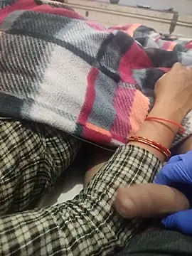 Snapshot of indian_couple4 chatting on 12.15.25 indian couple4 online show from 12.15.25