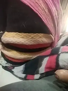 Snapshot of indian_couple4 chatting on 12.17.25 indian couple4 online show from 12.17.25