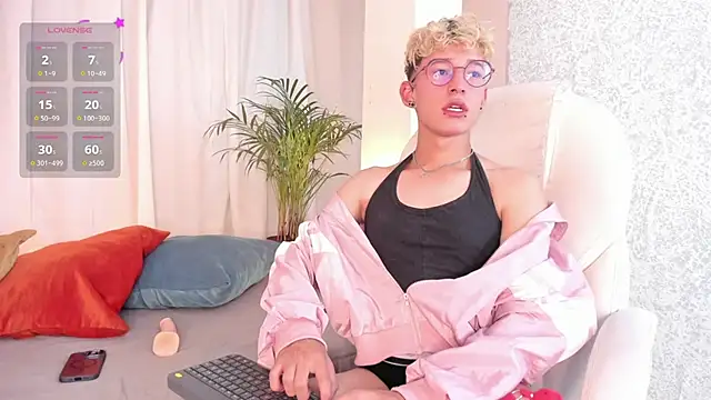 Snapshot of iiangel_ chatting on 02.21.25 iiangel online show from 02.21.25