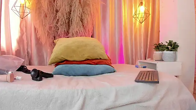 Snapshot of iiangel_ chatting on 09.16.25 iiangel online show from 09.16.25