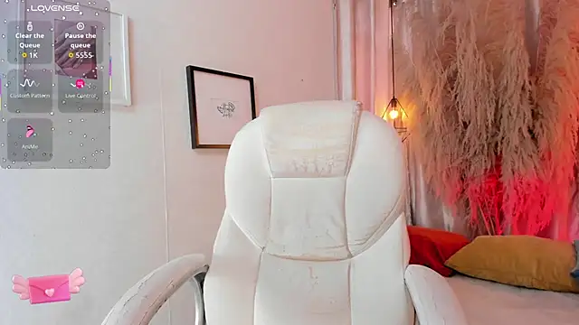 Snapshot of iiangel_ chatting on 09.18.25 iiangel online show from 09.18.25