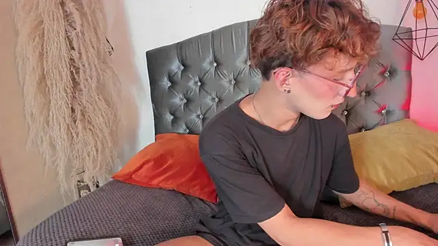 Snapshot of iiangel_ chatting on 10.26.25 iiangel online show from 10.26.25