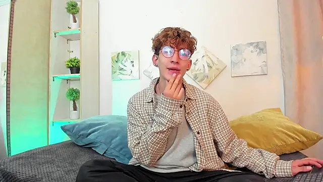 Snapshot of iiangel_ chatting on 10.30.25 iiangel online show from 10.30.25