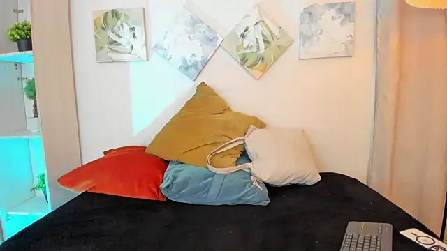 Snapshot of iiangel_ chatting on 11.06.25 iiangel online show from 11.06.25