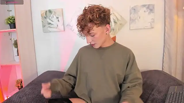 Snapshot of iiangel_ chatting on 11.13.25 iiangel online show from 11.13.25