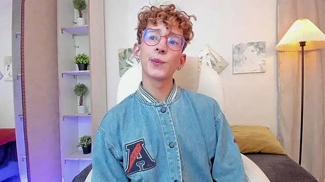 Snapshot of iiangel_ chatting on 11.30.25 iiangel online show from 11.30.25