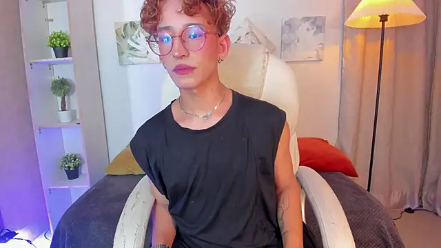 Snapshot of iiangel_ chatting on 12.04.25 iiangel online show from 12.04.25