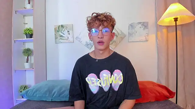 Snapshot of iiangel_ chatting on 12.05.25 iiangel online show from 12.05.25