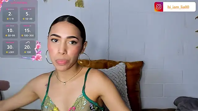 Snapshot of LiaHansson chatting on 11.13.25 LiaHansson online show from 11.13.25