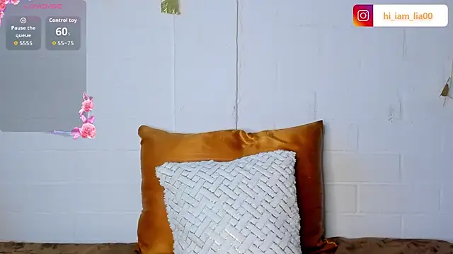 Snapshot of LiaHansson chatting on 11.19.25 LiaHansson online show from 11.19.25