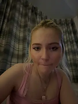 Snapshot of Blondie_Sofia_Essexbabe chatting on 03.03.25 Blondie Sofia Essexbabe online show from 03.03.25