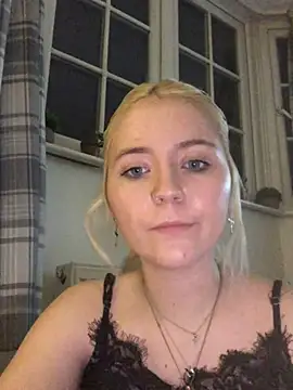 Snapshot of Blondie_Sofia_Essexbabe chatting on 03.13.25 Blondie Sofia Essexbabe online show from 03.13.25