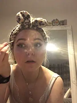 Snapshot of Blondie_Sofia_Essexbabe chatting on 03.20.25 Blondie Sofia Essexbabe online show from 03.20.25