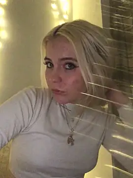 Snapshot of Blondie_Sofia_Essexbabe chatting on 03.23.25 Blondie Sofia Essexbabe online show from 03.23.25