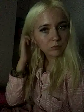 Snapshot of Blondie_Sofia_Essexbabe chatting on 09.29.25 Blondie Sofia Essexbabe online show from 09.29.25