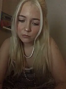 Snapshot of Blondie_Sofia_Essexbabe chatting on 10.05.25 Blondie Sofia Essexbabe online show from 10.05.25