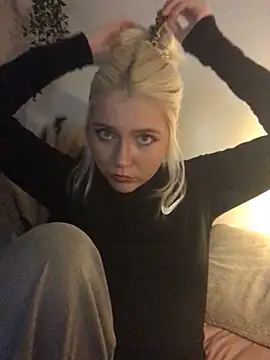 Snapshot of Blondie_Sofia_Essexbabe chatting on 10.12.25 Blondie Sofia Essexbabe online show from 10.12.25