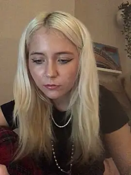 Snapshot of Blondie_Sofia_Essexbabe chatting on 10.16.25 Blondie Sofia Essexbabe online show from 10.16.25