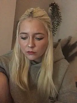 Snapshot of Blondie_Sofia_Essexbabe chatting on 10.20.25 Blondie Sofia Essexbabe online show from 10.20.25