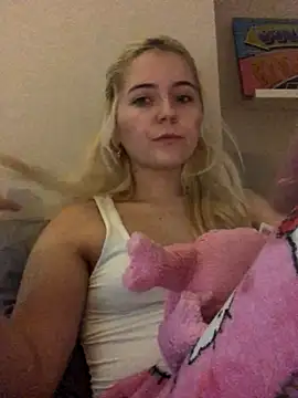 Snapshot of Blondie_Sofia_Essexbabe chatting on 10.30.25 Blondie Sofia Essexbabe online show from 10.30.25