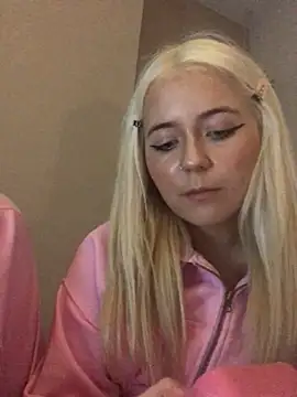 Snapshot of Blondie_Sofia_Essexbabe chatting on 11.04.25 Blondie Sofia Essexbabe online show from 11.04.25