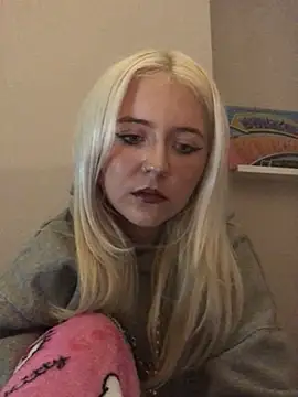 Snapshot of Blondie_Sofia_Essexbabe chatting on 11.08.25 Blondie Sofia Essexbabe online show from 11.08.25