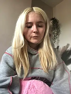 Snapshot of Blondie_Sofia_Essexbabe chatting on 11.18.25 Blondie Sofia Essexbabe online show from 11.18.25