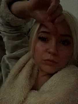 Snapshot of Blondie_Sofia_Essexbabe chatting on 11.26.25 Blondie Sofia Essexbabe online show from 11.26.25