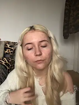 Snapshot of Blondie_Sofia_Essexbabe chatting on 11.27.25 Blondie Sofia Essexbabe online show from 11.27.25