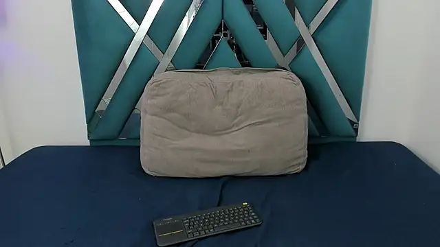 Emily-Carter online show from 09.18.25