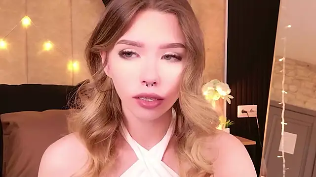 Sierra Fane online show from 12.05.25