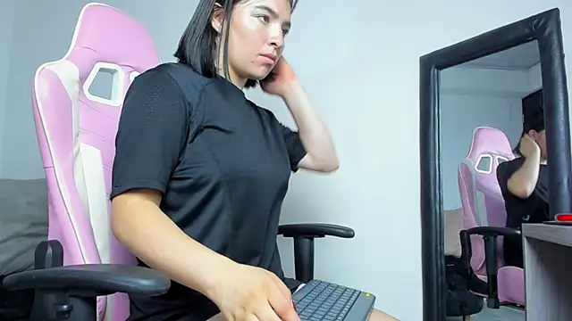 Zamira Taylor online show from 03.22.25