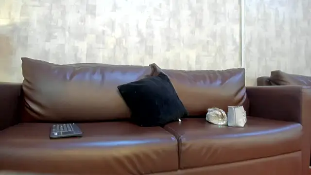 NahomyCarther online show from 11.07.25