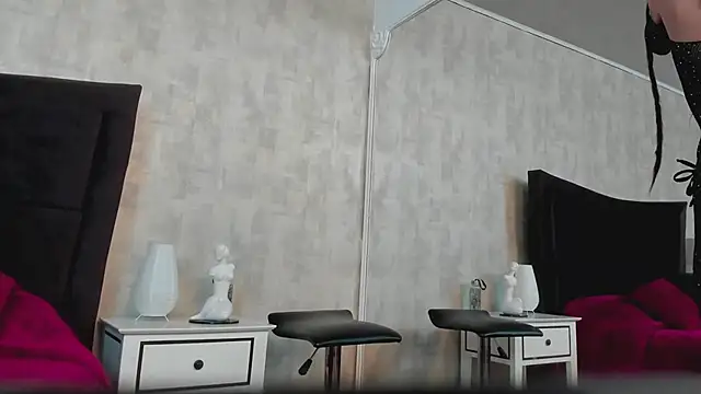 NahomyCarther online show from 04.08.26