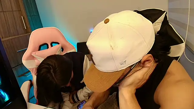 Snapshot of DesireLuxe chatting on 10.24.25 DesireLuxe online show from 10.24.25