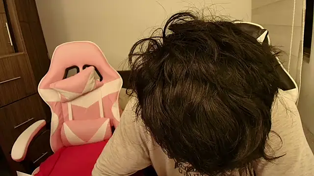 Snapshot of DesireLuxe chatting on 11.02.25 DesireLuxe online show from 11.02.25